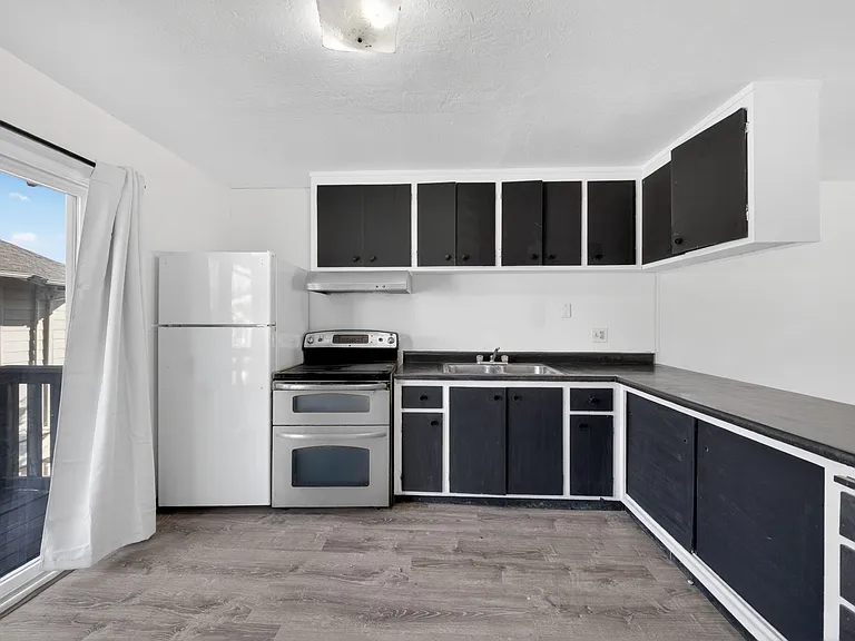 27090 Belvedere Ct #4 — Photo 1