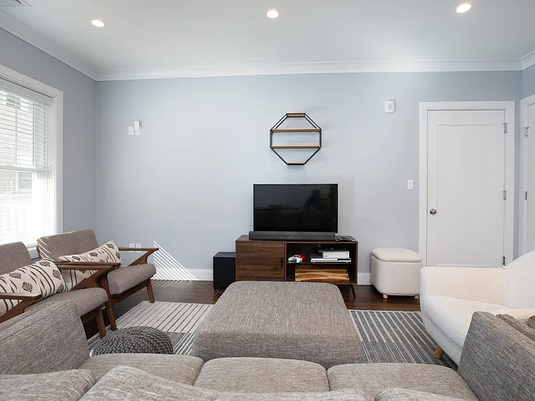 20 Fuller St #2 — Photo 4
