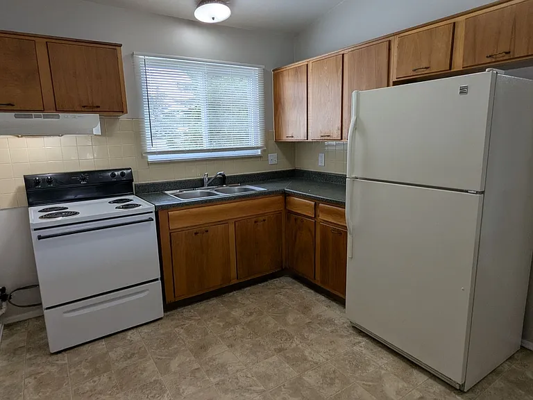 509-515 Zahn Dr — Photo 9