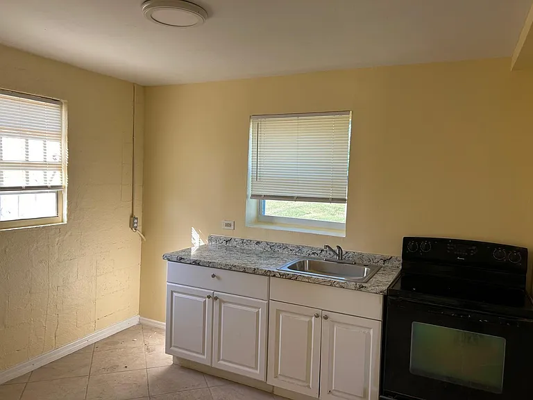 371 Banyan Ave — Photo 9