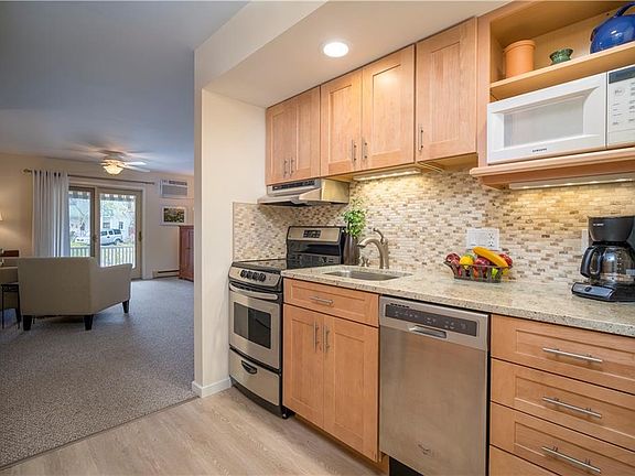 3rd image of 28-30 Waugh Ave #3