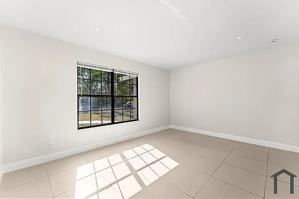 18055 W Sycamore Dr — Photo 8