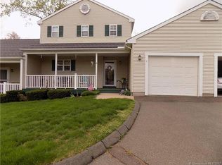 8 Dibble Hollow Ln, Windsor Locks, CT 06096