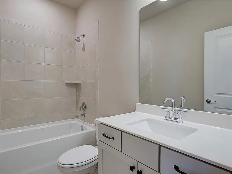 1095 Knoxboro Ln — Photo 5