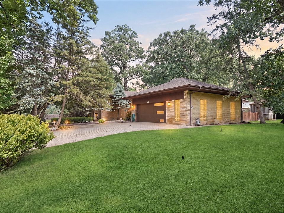 1st image of 1655 Forest Dr