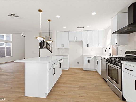 5th image of 7837 Millhopper Ave