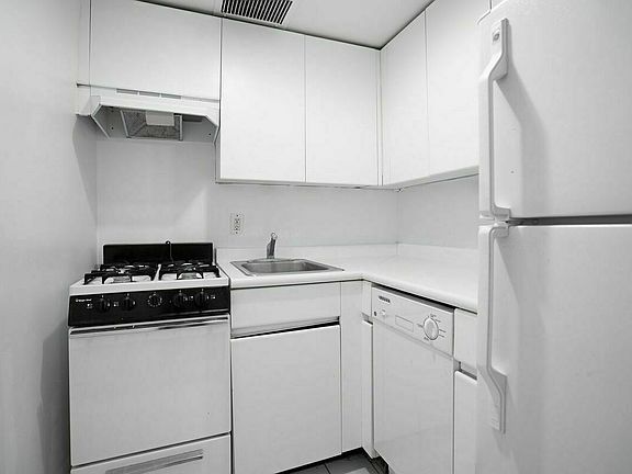 5th image of 321 E 48th St #3H2