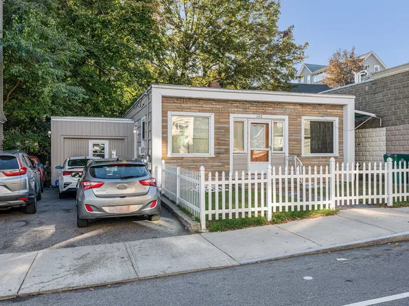142 University Ave, Lowell, MA 01854