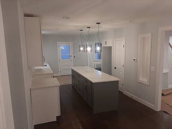 Quartz countertops/island