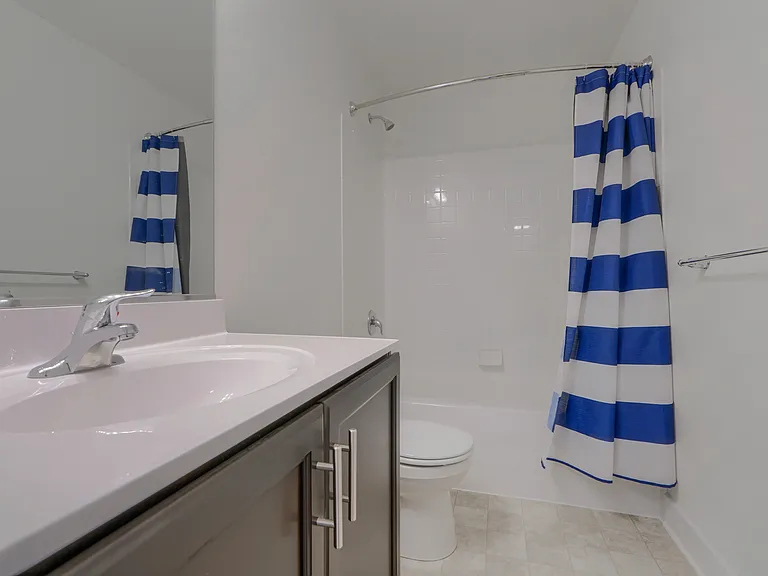 Upper Level Full Bath