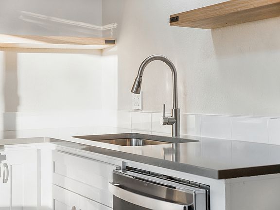 4th image of 1608 E Mission Ave #15