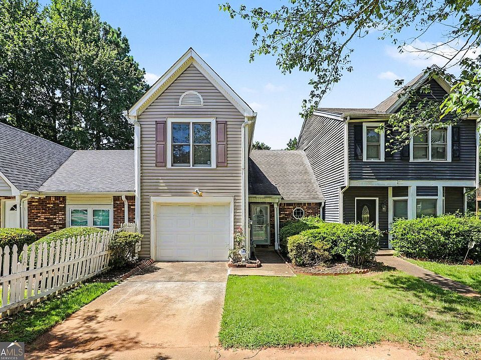 1st image of 384 Lakeridge Ct
