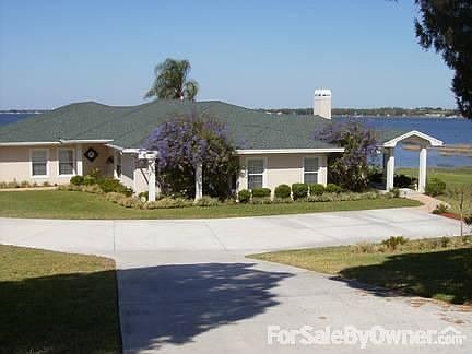 Private 1.5 acre lot- white sandy beach : The house has 50 year architectural roofing and attic stor