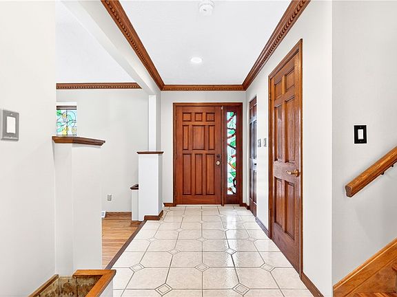 3rd image of 16 Ridgewood Dr