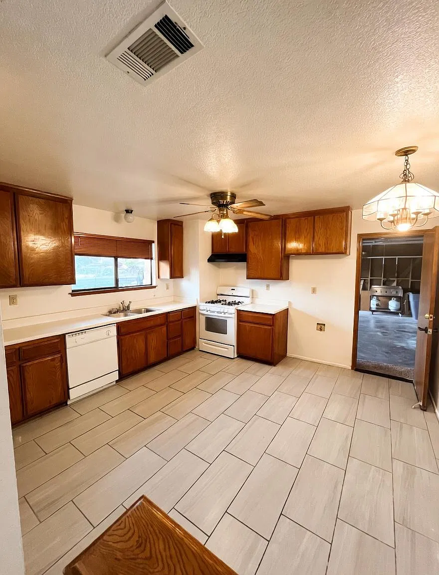 1 bed, 1282 sqft, $700 — Photo 1