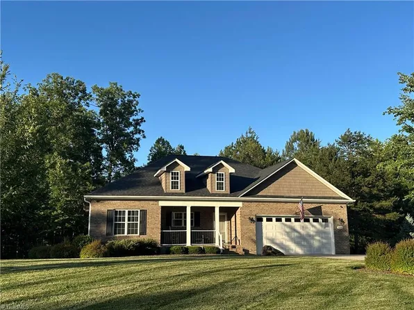 1080 E Chamberlin Dr, Asheboro, NC 27205