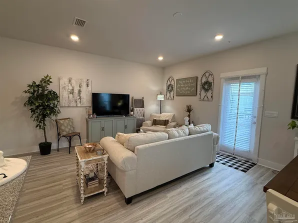 9539 Nature Creek Cir, Pensacola, FL 32526