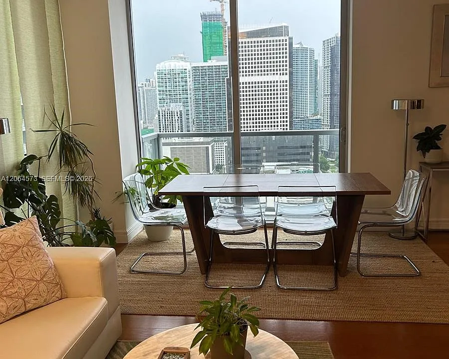 1060 Brickell Ave #2717