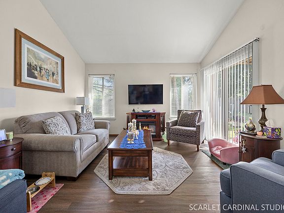 4th image of 449 Canterbury Dr