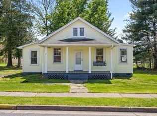 107 6th St, Grottoes, VA 24441