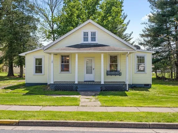 107 S 6th St, Grottoes, VA 24441