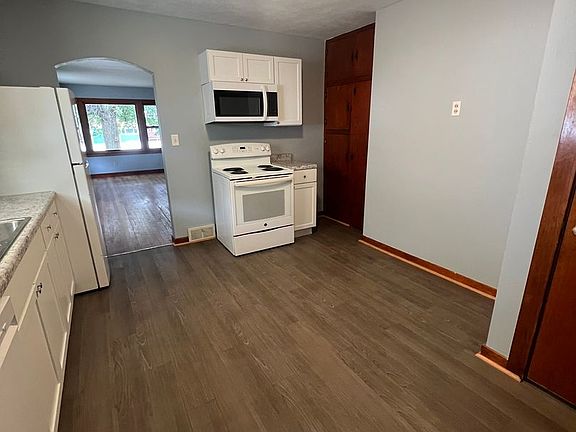 4th image of 1030 N Macarthur Blvd
