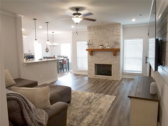 3rd image of 444 Hall St