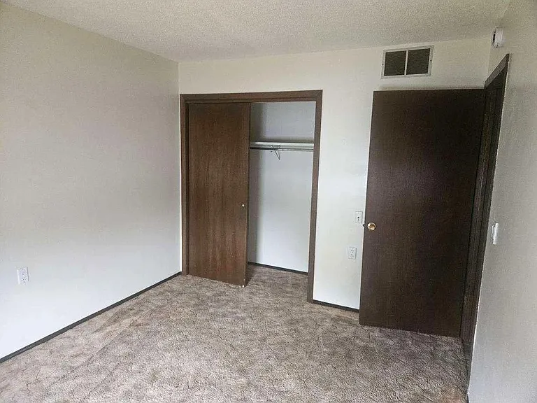 Heritage West Apartments — Photo 36