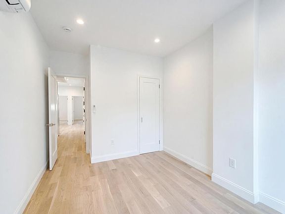 3rd image of 231 E 60th St #2A
