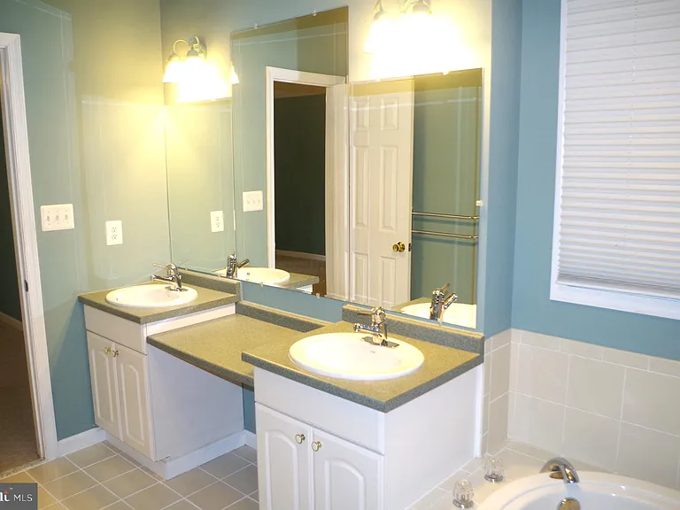 812 Petinot Pl — Photo 10