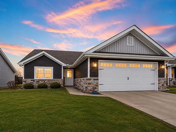 3rd image of 13893 Breakwater Ln
