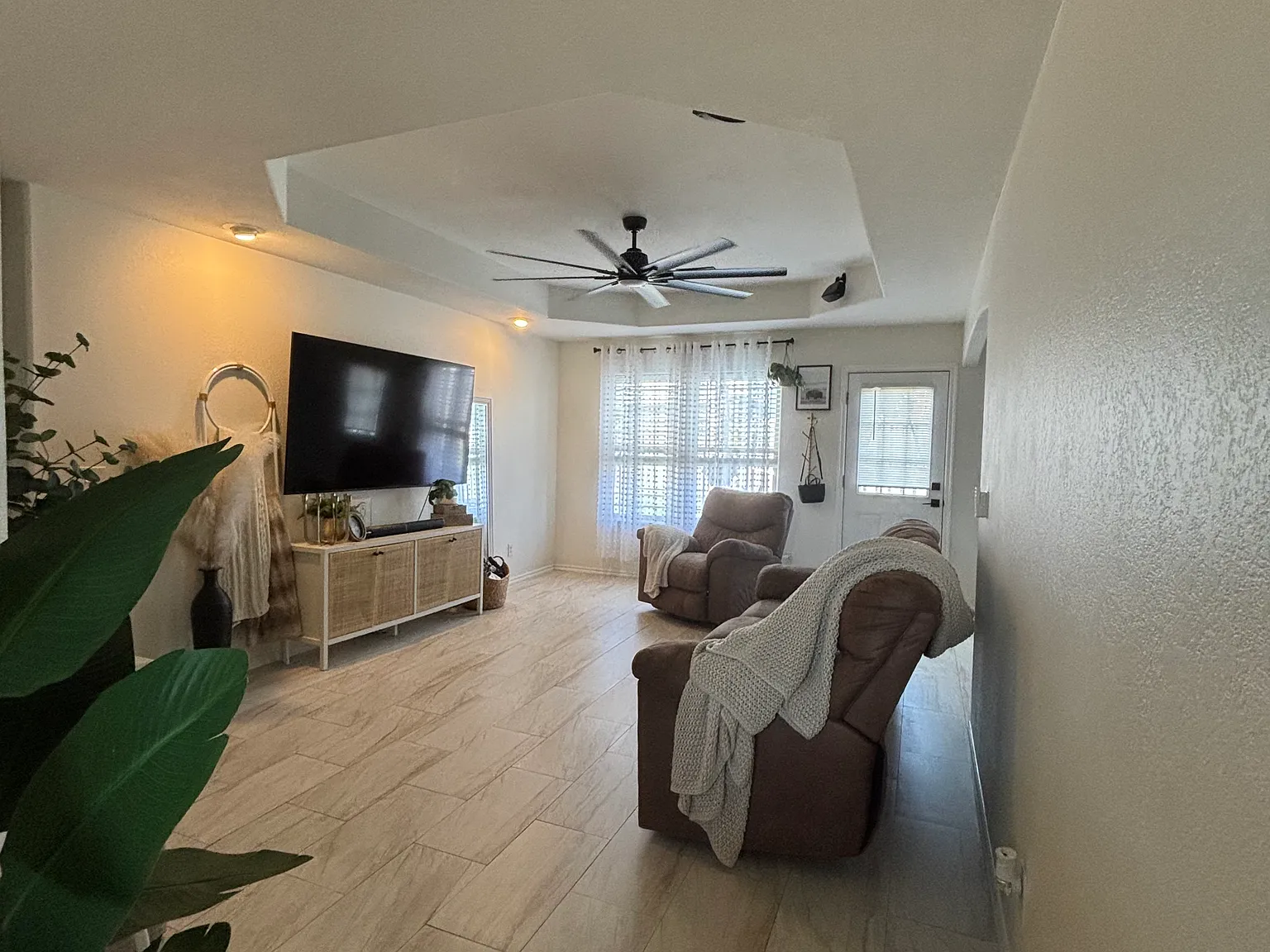 3 bed, 1315 sqft, $1,700 — Photo 2