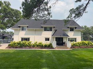 9004 Pacific St, Omaha, NE 68114