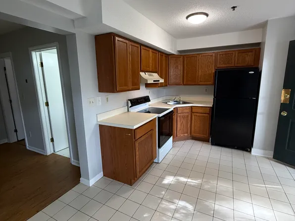 6 Crown St APT 2, Plainville, CT 06062