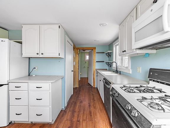 5th image of 36 Northern Avenue