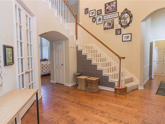 2nd image of 211 Arbor Park Dr