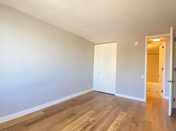 560 West 43rd Street image 5 of 21