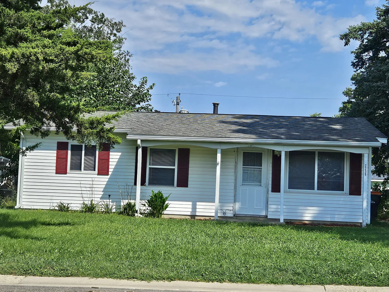 3 bed, 875 sqft, $1,200 — Photo 1