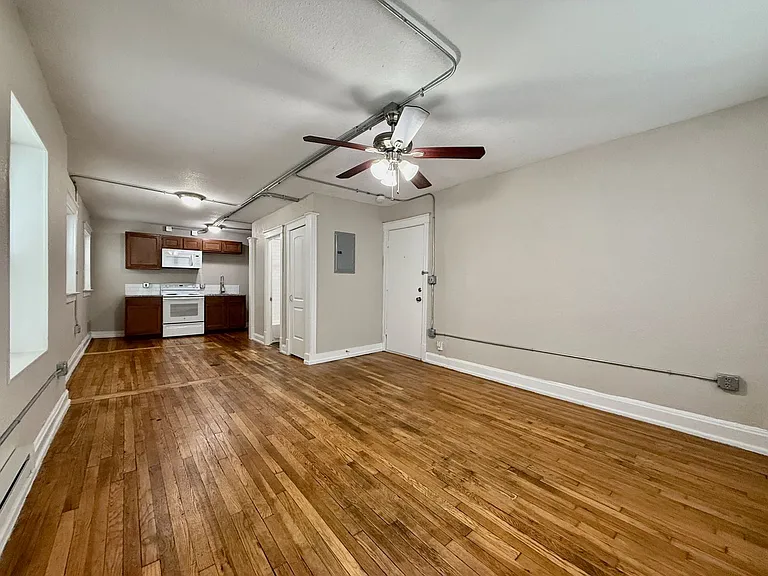 3205 Broadway — Photo 6