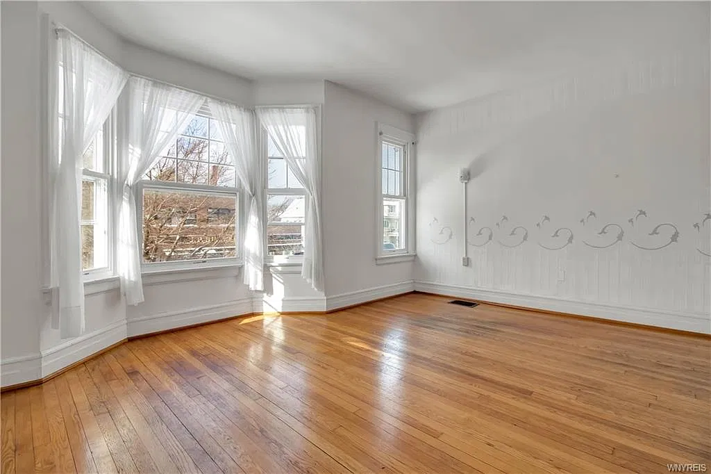 1 bed, 750 sqft, $1,300 — Photo 3