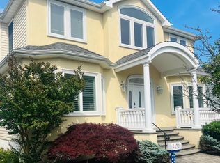 21 N Kenyon Ave, Margate, NJ 08402