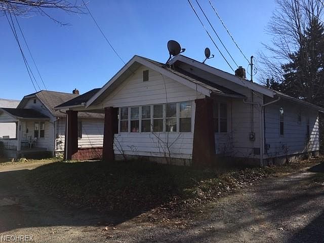 1st image of 2418 Albrecht Ave