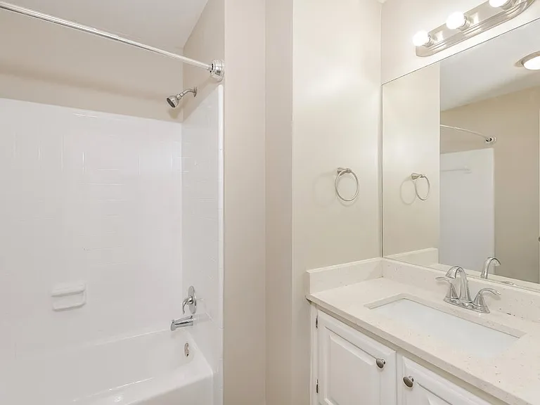 2570 Broadmoor Ct — Photo 15