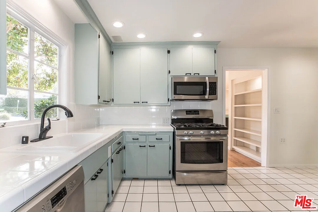 2 bed, 2.0 bath, 1114 sqft, $5,497 — Photo 4