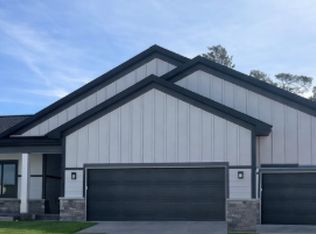 9069 62nd St S, Cottage Grove, MN 55016