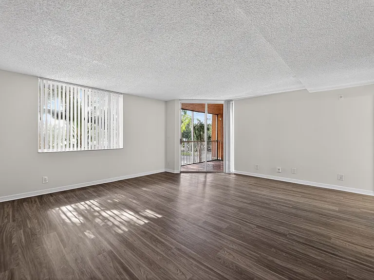 Palm Aire Windward — Photo 12