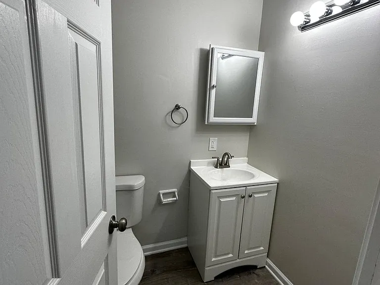 Master bedroom Half bath