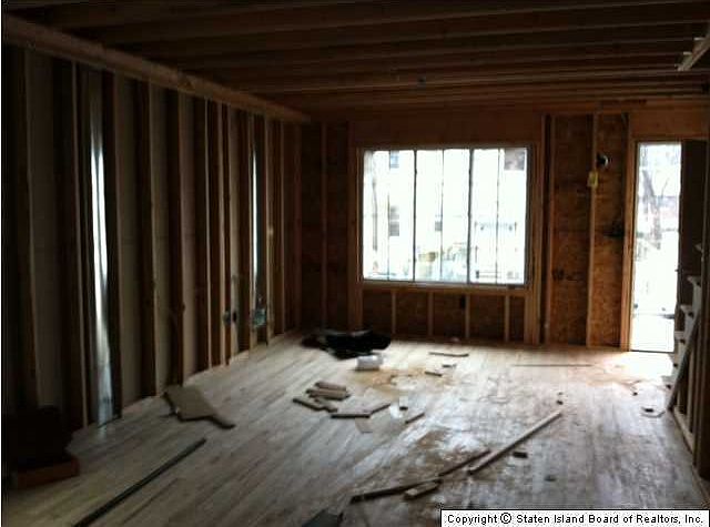 2nd image of 274 Gordon St
