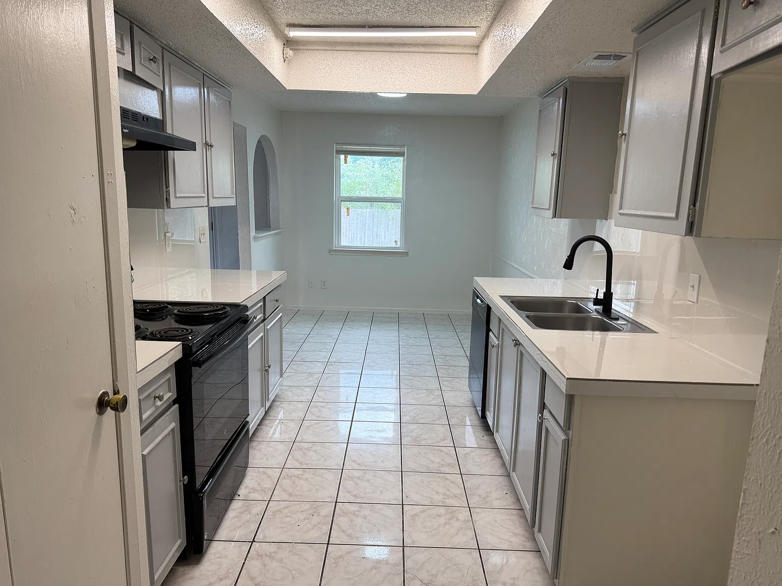 5 bed, 1950 sqft, $2,400 — Photo 2