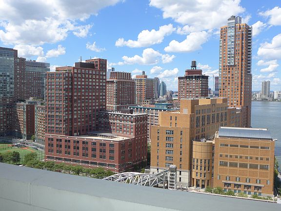 4th image of 310 Greenwich St APT 22G